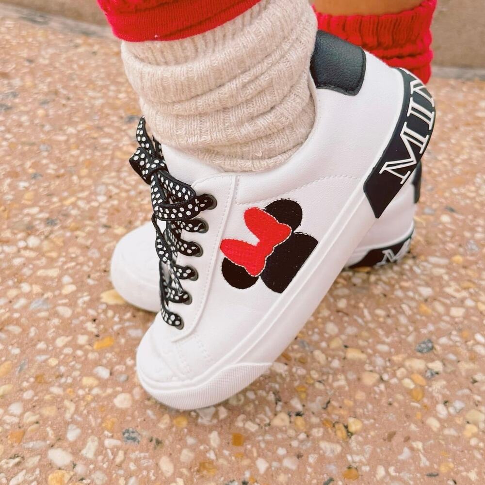 Disney Minnie Mouse Women’s 8.5 Low-top Court Sneakers White Lace Up Whimsical